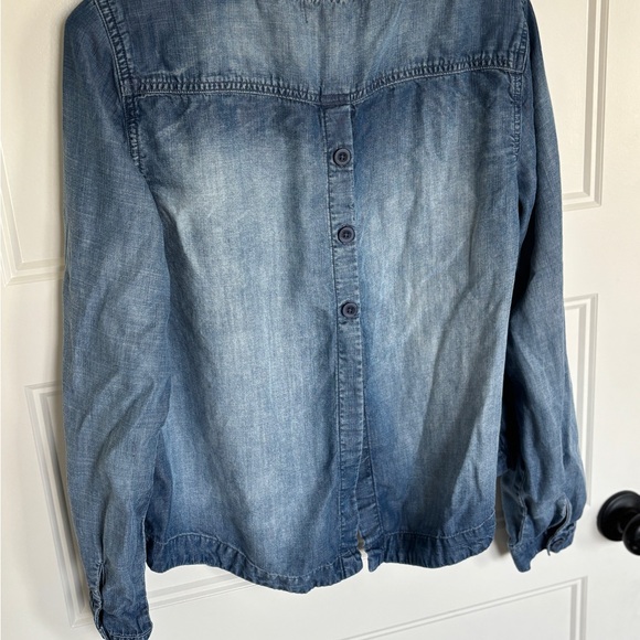 Cloth & Stone Women's Denim Top Back Button Details Size M Anthropologie Blue - Picture 5 of 7